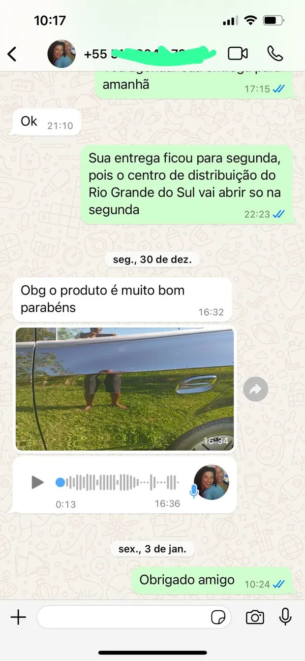 Conversa de WhatsApp: cliente elogia o produto e envia video da lataria refletindo como espelho